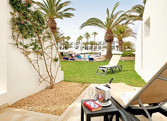 Grand Palladium White Island Resort & Spa - Beispiel Terrasse (Zimmercodierung DSP)
