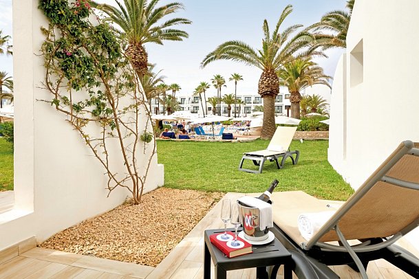 Grand Palladium White Island Resort & Spa - Beispiel Terrasse (Zimmercodierung DSP)