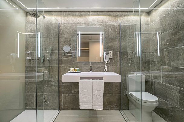 The Ibiza Twiins - Beispiel Bad (Zimmercodierung DB5)