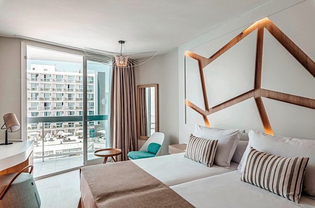 The Ibiza Twiins - Wohnbeispiel Doppelzimmer Discover seitl. Meerblick (Zimmercodierung D5N)