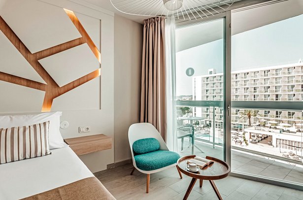 The Ibiza Twiins - Wohnbeispiel Doppelzimmer Discover seitl. Meerblick (Zimmercodierung D5N)