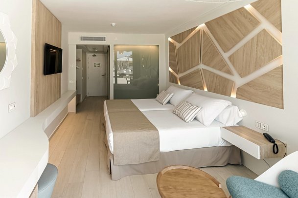 The Ibiza Twiins - Wohnbeispiel Doppelzimmer Elevate Upper Level seitl. Meerblick (Zimmercodierung DRN)