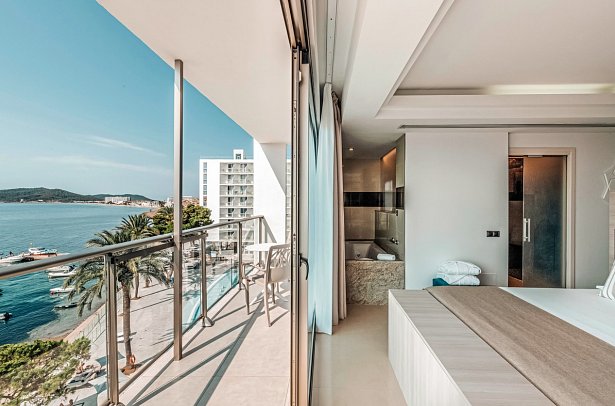 The Ibiza Twiins - Wohnbeispiel Doppelzimmer Premium Experience Meerblick (Zimmercodierung DMM)