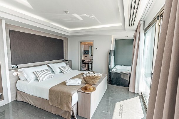 The Ibiza Twiins - Wohnbeispiel Doppelzimmer Premium Experience Meerblick (Zimmercodierung DMM)