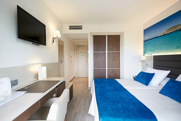 Invisa Cala Blanca - Wohnbeispiel Doppelzimmer Superior Premium Meerblick (Zimmercodierung D2M)