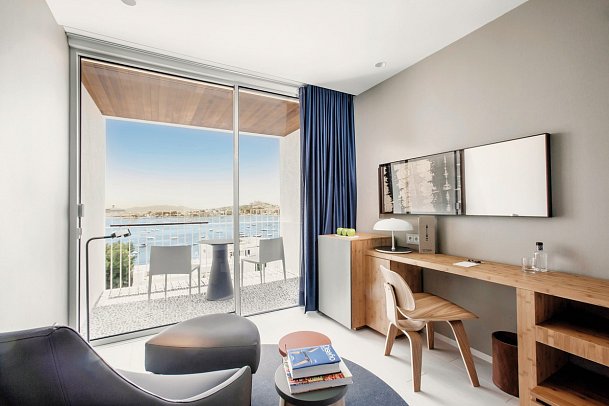 Ocean Drive Talamanca - Wohnbeispiel Doppelzimmer Deluxe Meerblick (Zimmercodierung DDM)