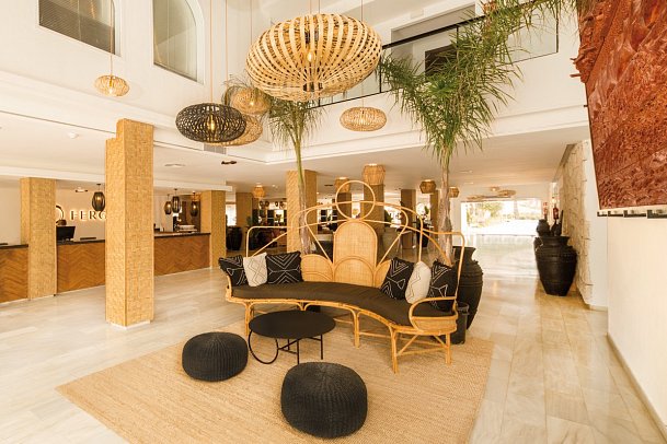 FERGUS Style Bahamas