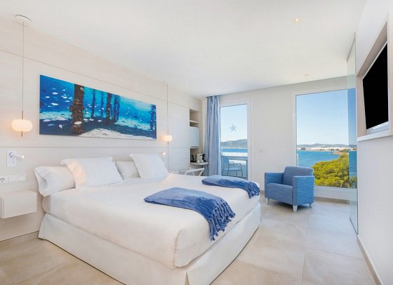 Iberostar Selection Santa Eulalia Ibiza - Wohnbeispiel Doppelzimmer Star Prestige seitl. Meerblick (Zimmercodierungen DO3 & DO4)
