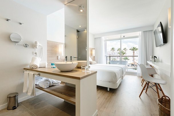 AluaSoul Ibiza - Wohnbeispiel Doppelzimmer Poolblick (Zimmercodierung DBP)