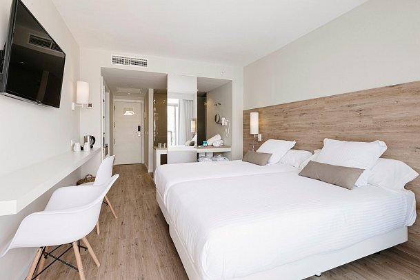 AluaSoul Ibiza - Wohnbeispiel Doppelzimmer Poolblick (Zimmercodierung DBP)