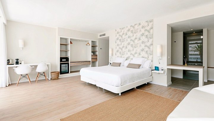 AluaSoul Ibiza - Wohnbeispiel Juniorsuite Poolblick (Zimmercodierung JBP)