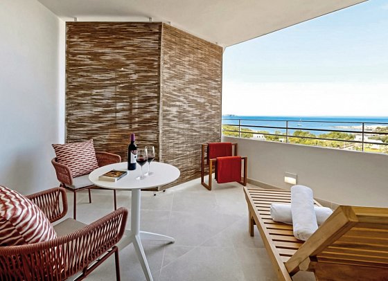 TRS Ibiza Hotel - Wohnbeispiel Doppelzimmer Deluxe frontaler Meerblick (Zimmercodierungen DD2 & DD5)