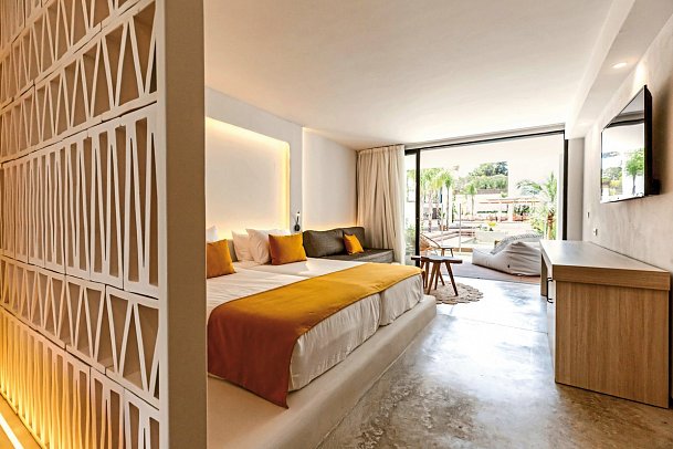 Nativo Ibiza - Wohnbeispiel Juniorsuite Swim-Up (Zimmercodierung JBQ)