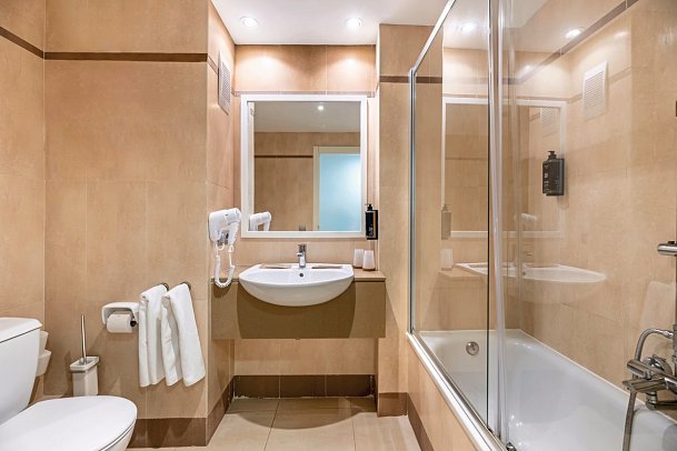 Vibra Algarb - Beispiel Bad Doppelzimmer seitl. Meerblick (Zimmercodierung DBN)