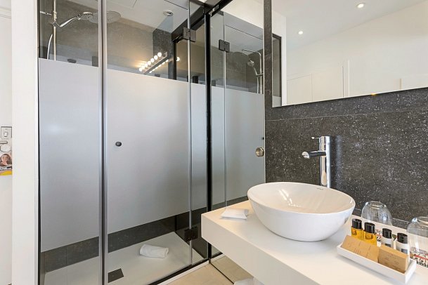 Vibra Mare Nostrum - Beispiel Bad Doppelzimmer Superior (Zimmercodierung DS1)