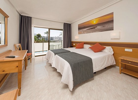 Vibra Mare Nostrum - Wohnbeispiel Doppelzimmer Poolblick (Zimmercodierung DBP)