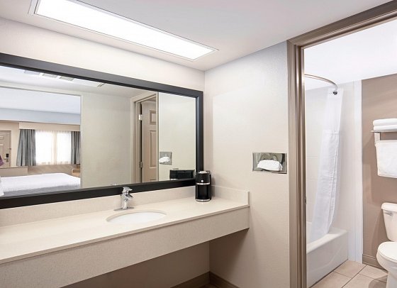 Best Western Plus King's Inn & Suites - Wohnbeispiel Standard Room (Zimmercodierung UG1)