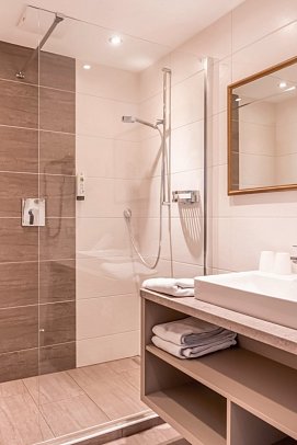 Ferienclub Bellevue am Walchsee - Beispiel Bad Appartement Bergseite (Zimmercodierung AB1)