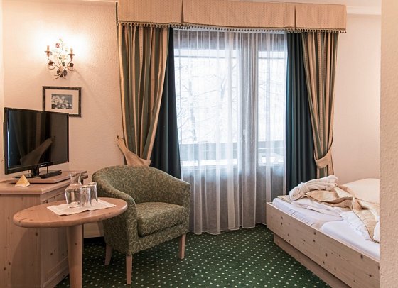 Alpenhof - Wohnbeispiel Doppelzimmer Queensize (Zimmercodierung DB1)