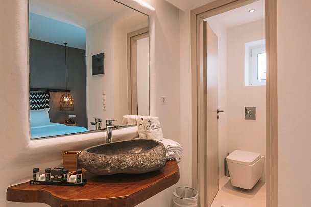 My Mykonos Hotel - Badbeispiel Doppelzimmer Landblick (Zimmercodierung DBL)