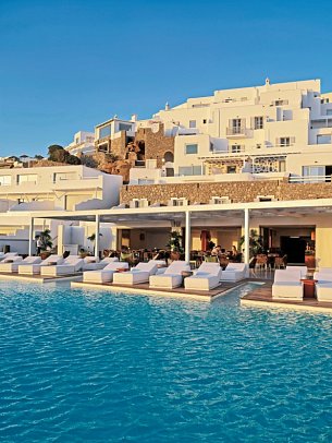 Kouros Hotel & Suites