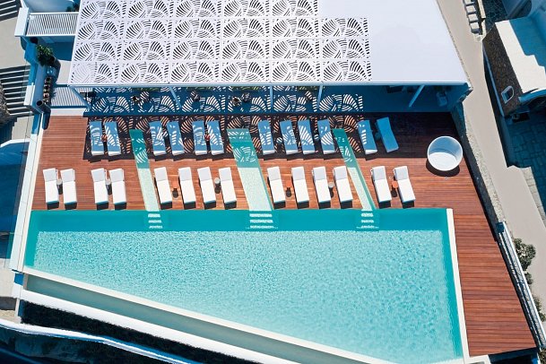 Kouros Hotel & Suites