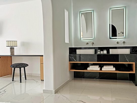 Kouros Hotel & Suites - Wohnbsp. Suite Sanctuary Meerblick mit Zugang zum Gemeinschaftspool (Zimmercodierung WBQ)