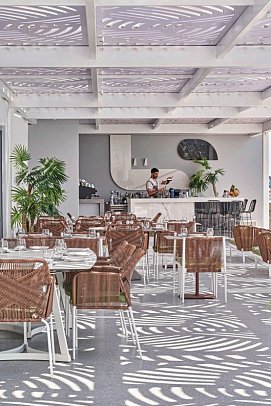 Kouros Hotel & Suites