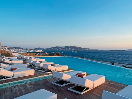 Kouros Hotel & Suites