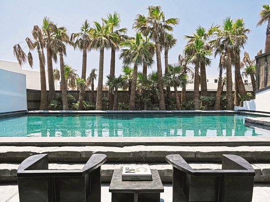 Myconian O - The Grand O! Residence