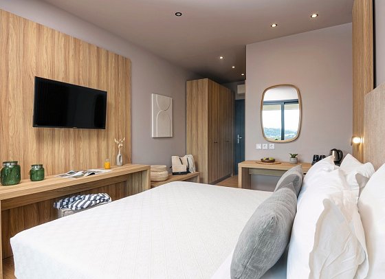 Petra Nera Hotel Skiathos, Philian Hotels & Resorts - Wohnbeispiel Doppelzimmer Superior Meerblick (Zimmercodierung DSM)