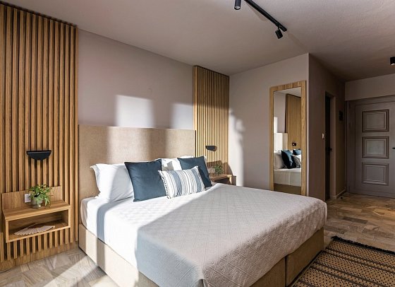 Petra Nera Hotel Skiathos, Philian Hotels & Resorts - Doppelzimmer Executive seitl. Meerblick Privatpool (Zimmercodierung D1R)