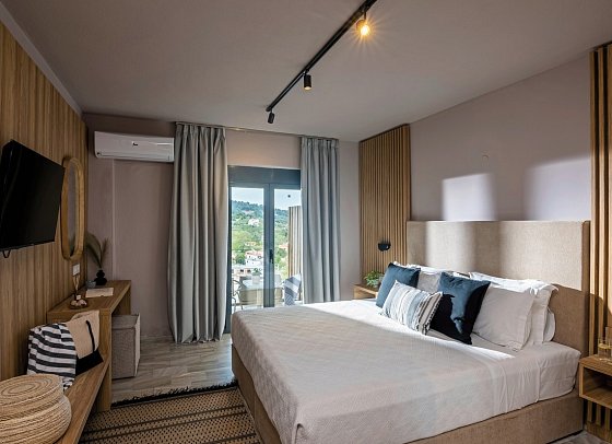 Petra Nera Hotel Skiathos, Philian Hotels & Resorts - Doppelzimmer Executive seitl. Meerblick Privatpool (Zimmercodierung D1R)