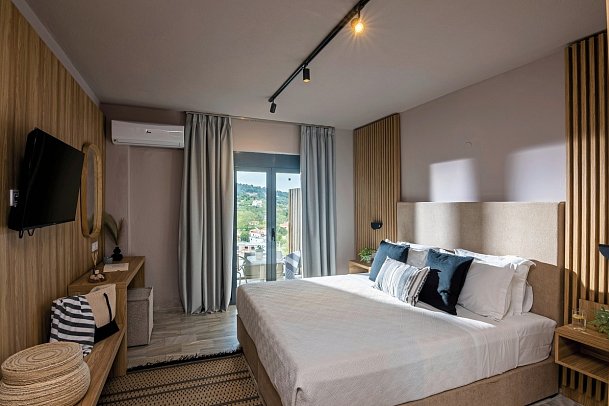 Petra Nera Hotel Skiathos, member of Philian Hotels & Resorts - Doppelzimmer Executive seitl. Meerblick Privatpool (Zimmercodierung D1R)