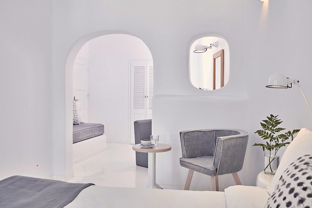 Cliff Side Suites - Wohnbeispiel Dreibettzimmer Deluxe Meerblick (Zimmercodierung TDM)