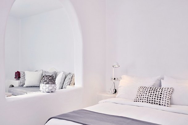 Cliff Side Suites - Wohnbeispiel Dreibettzimmer Deluxe Meerblick (Zimmercodierung TDM)