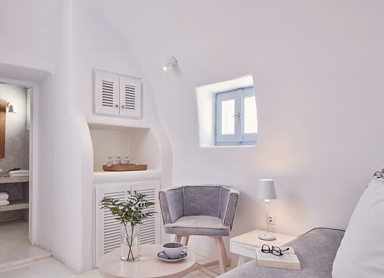 Cliff Side Suites - Wohnbeispiel Dreibettzimmer Deluxe Meerblick (Zimmercodierung TDM)