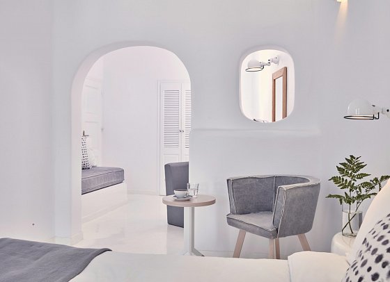 Cliff Side Suites - Wohnbeispiel Dreibettzimmer Deluxe Meerblick (Zimmercodierung TDM)