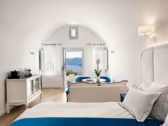 Katikies Santorini - Honeymoon Suite Jetted Tub