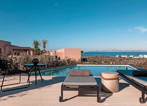 Domes Novos Santorini, Autograph Collection - Terassenbeispiel Bungalow Senses Meerblick Zen Privatpool (Zimmercodierung BBM)