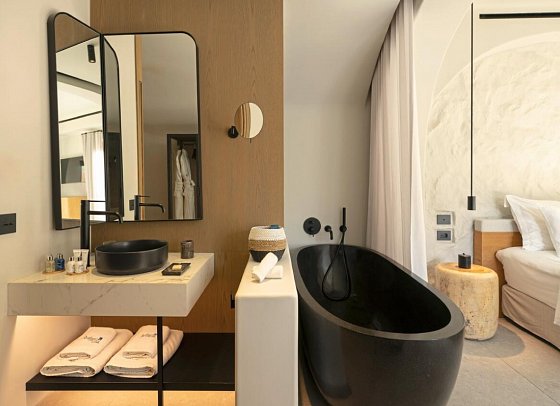 Radisson Blu Zaffron - Badbeispiel Juniorsuite mit kleinem privaten Pool (Zimmercodierung JBR)