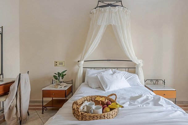 Epavlis Hotel & Spa - Wohnbeispiel Double Room Deluxe with Outdoor Jacuzzi (Zimmercodierung DD1)
