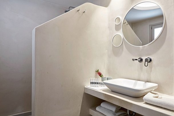 Santo MiraMare Resort - Badbeispiel Doppelzimmer Gartenblick (Zimmercodierung DBG)