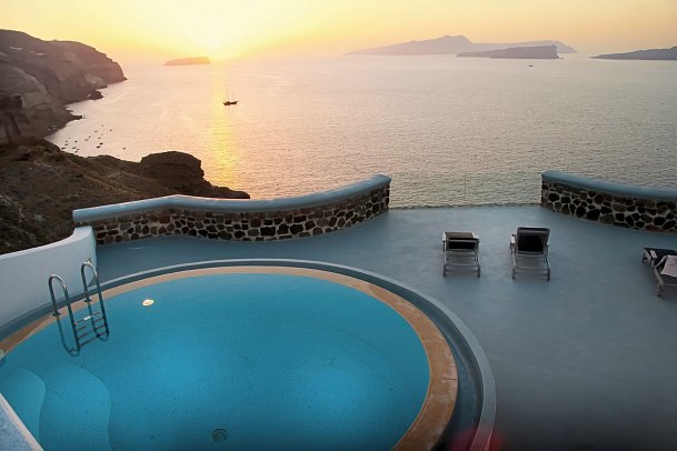 Grand Ambassador Santorini - Wohnbeispiel Suite Serenity Meerblick Privatpool (Zimmercodierung W2R)