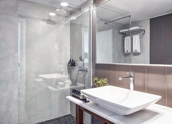Aressana Spa Hotel and Suites - Badbeispiel Doppelzimmer (Zimmercodierung DB1)