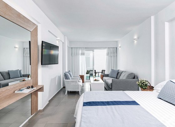 Aressana Spa Hotel and Suites - Wohnbeispiel Juniorsuite mit Gemeinschaftspool (Zimmercodierung JBG)