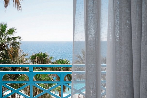 Kamari Beach - Wohnbeispiel Doppelzimmer Meerblick (Zimmercodierung DBM)