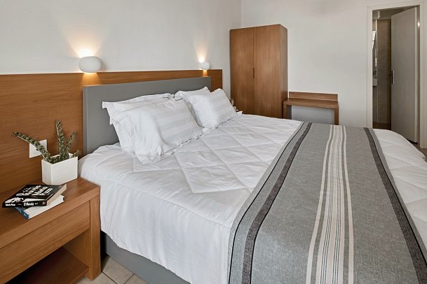 Santorini View Hotel by Highlight - Wohnbeispiel Doppelzimmer Economy (Zimmercodierung DE1)