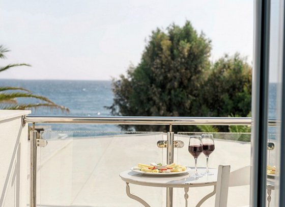 Alesahne Beach Hotel - Wohnbeispiel Doppelzimmer Meerblick (Zimmercodierung DBM)