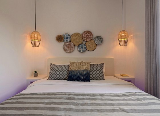 Kalestesia Suites - Wohnbeispiel Suite Premium mit Außenjacuzzi und Calderablick (Zimmercodierung DMM)